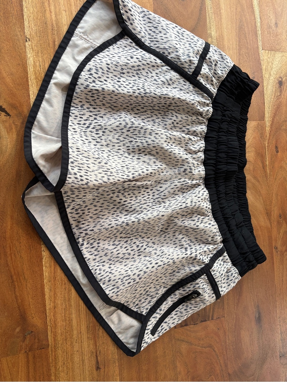 Lululemon Run Speed Short Animal Print - Size 8 - Picture 2 of 7